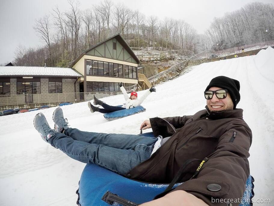 Bear Necessities, Luxury 5Bd Mtn Views, Hot Tub, Many Bear Sightings Villa แกตลิงเบิร์ก ภายนอก รูปภาพ