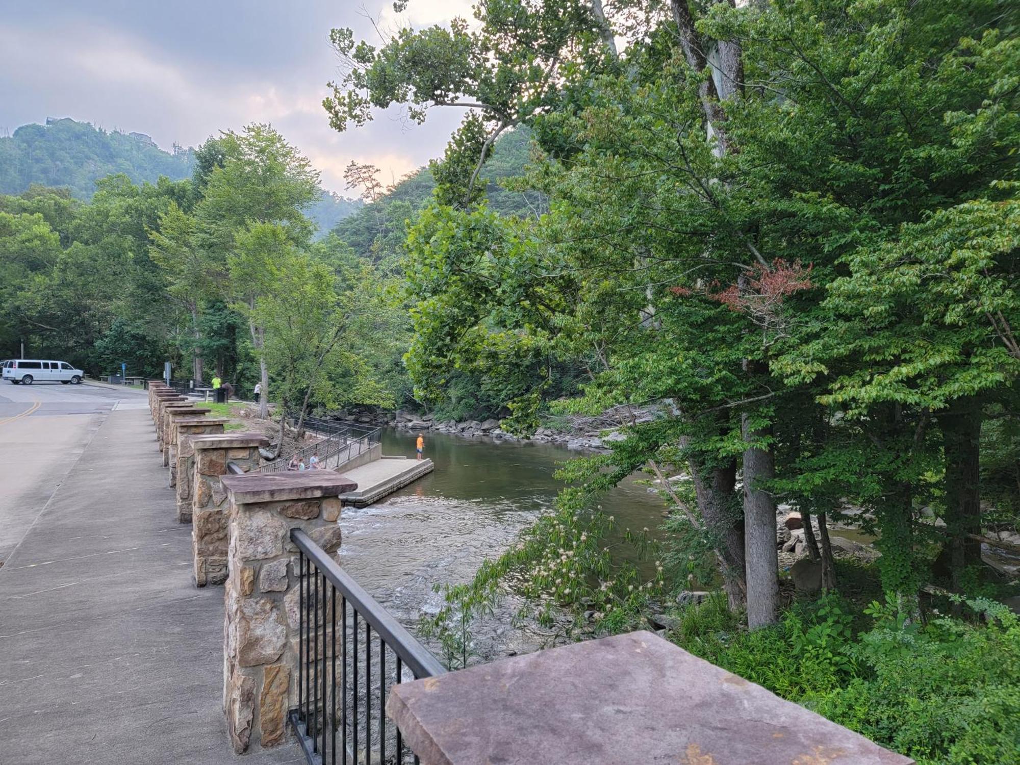 Bear Necessities, Luxury 5Bd Mtn Views, Hot Tub, Many Bear Sightings Villa แกตลิงเบิร์ก ภายนอก รูปภาพ