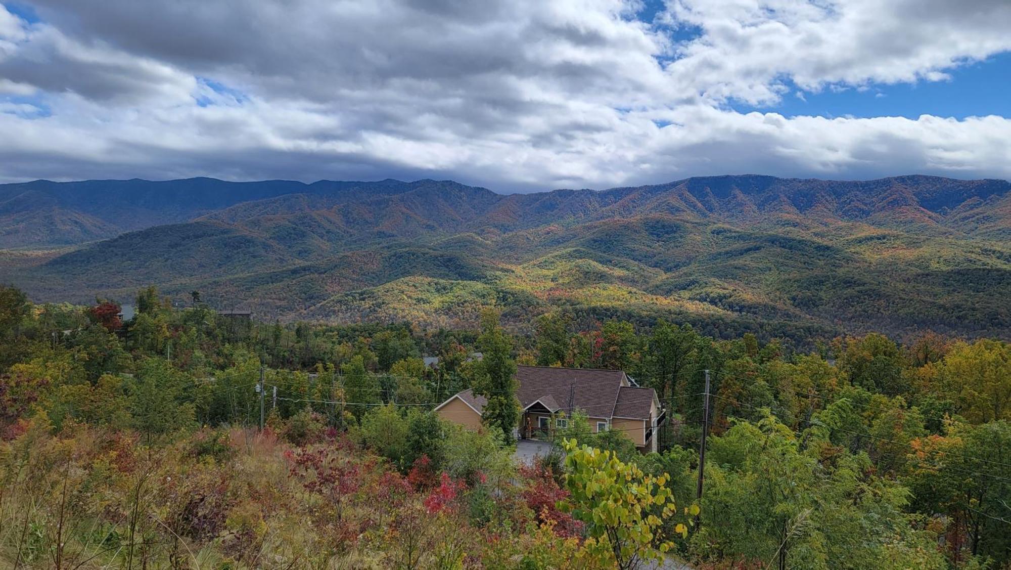 Bear Necessities, Luxury 5Bd Mtn Views, Hot Tub, Many Bear Sightings Villa แกตลิงเบิร์ก ภายนอก รูปภาพ