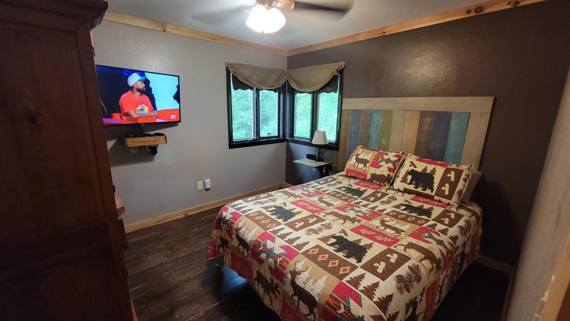 Bear Necessities, Luxury 5Bd Mtn Views, Hot Tub, Many Bear Sightings Villa แกตลิงเบิร์ก ภายนอก รูปภาพ