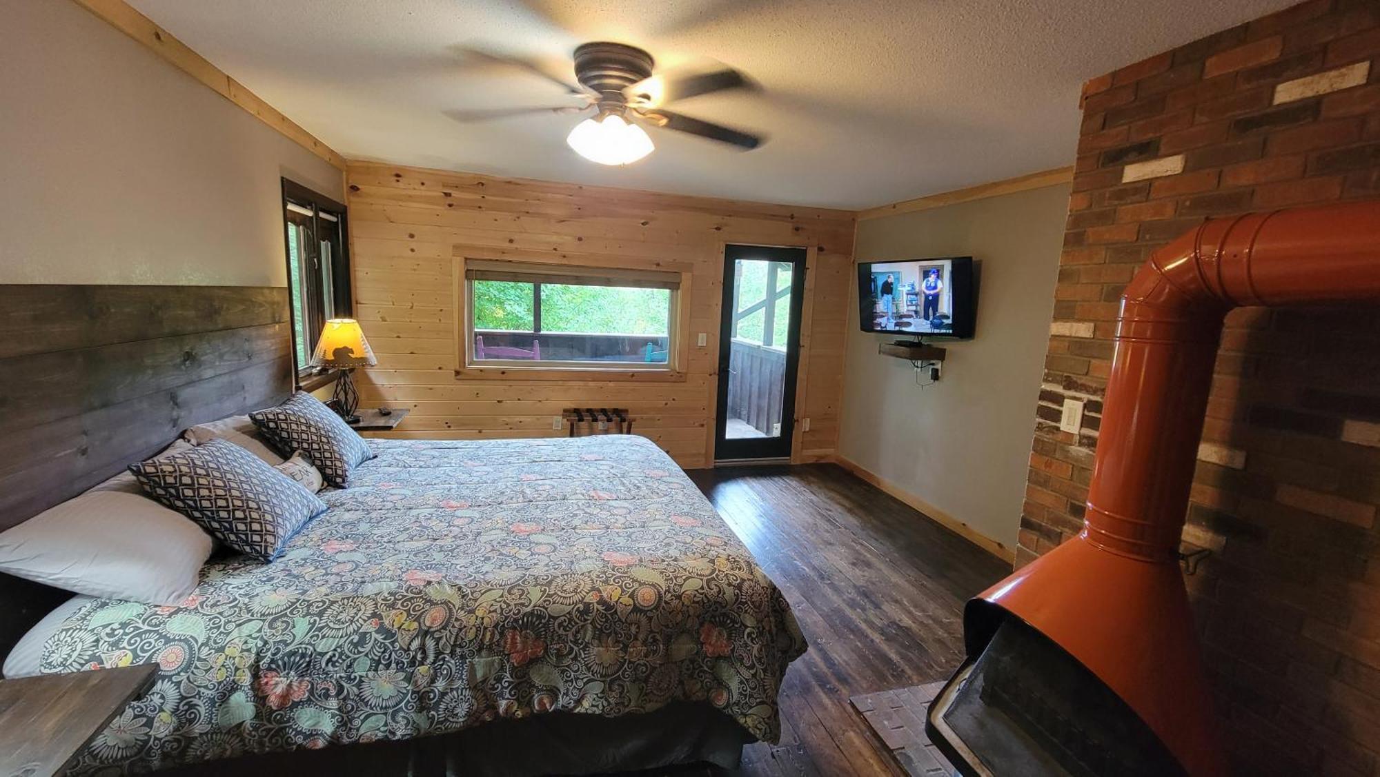 Bear Necessities, Luxury 5Bd Mtn Views, Hot Tub, Many Bear Sightings Villa แกตลิงเบิร์ก ภายนอก รูปภาพ