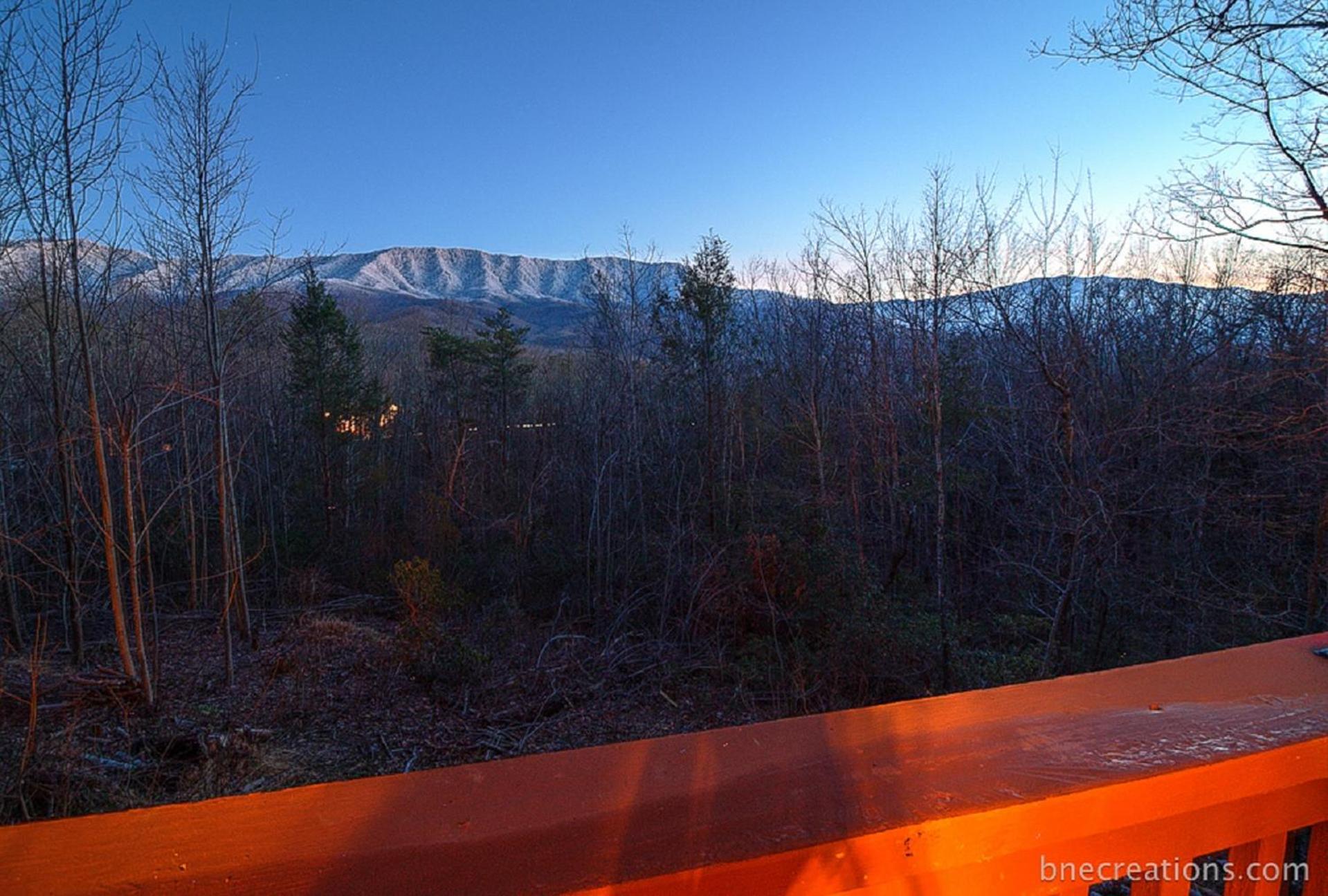 Bear Necessities, Luxury 5Bd Mtn Views, Hot Tub, Many Bear Sightings Villa แกตลิงเบิร์ก ภายนอก รูปภาพ